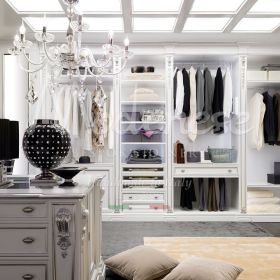 Top-quality walk-in closets, a testament to Italian craftsmanship and luxurious living